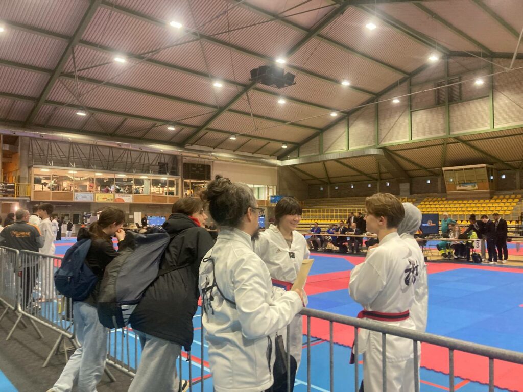 Salle de sport avec athlètes de Harmony Taekwondo