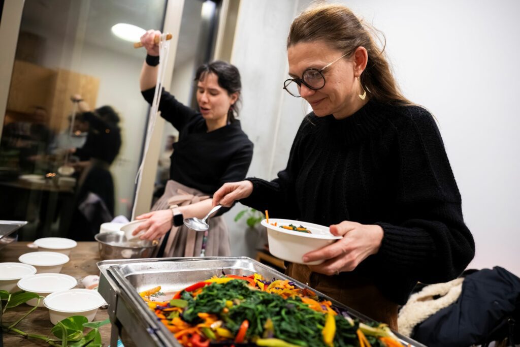 Préparation des plats coréens (japchae)