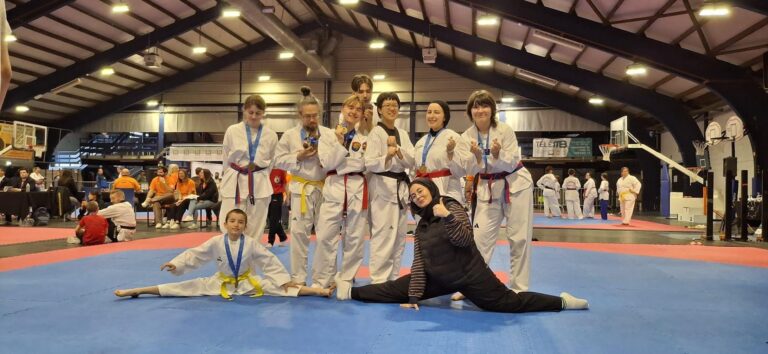 équipe compétition Poomsae Harmony Taekwondo revient avec de nombreuses médailles